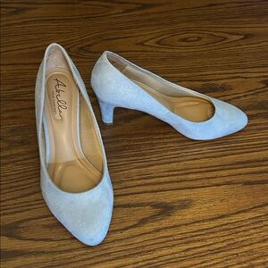 Abella True Comfort Heel Pumps | 8M US Womens | Baby Blue Suede Feel